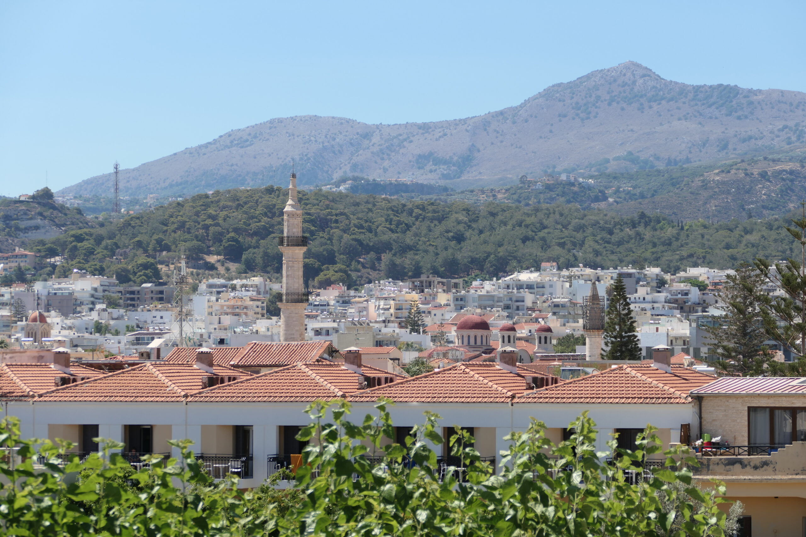 Blick von der Festung auf die Altstadt von Rethymno. Das Minarett der Neratze Moschee ist deutlich erkennbar.